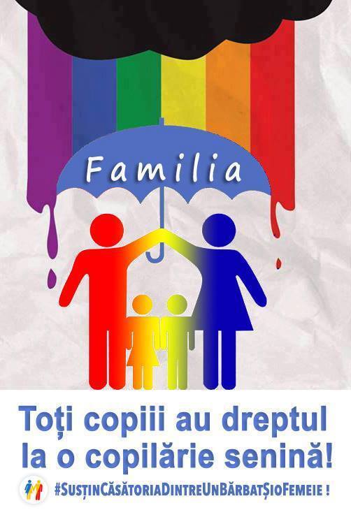 Campania Referendum pentru Romania. Imaginea arată o familie tradițională care se protejează de o ploaie în culorile curcubeului (simbol al comunității LGBT) cu ajutorul unei umbrele pe care scrie cuvântul familie. Textul spune Toți copiii au dreptul la o copilărie senină